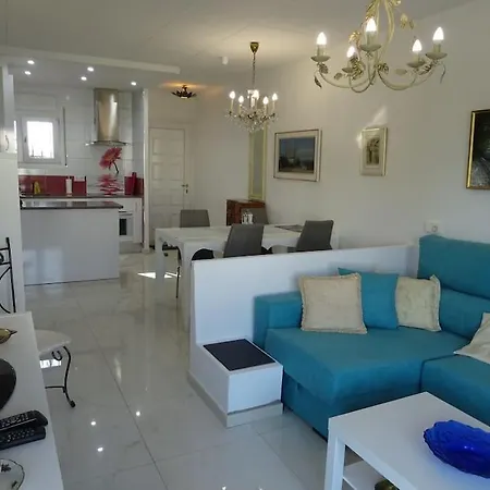 Moderno Y Renovado En Zona Residencial Empuriabrava