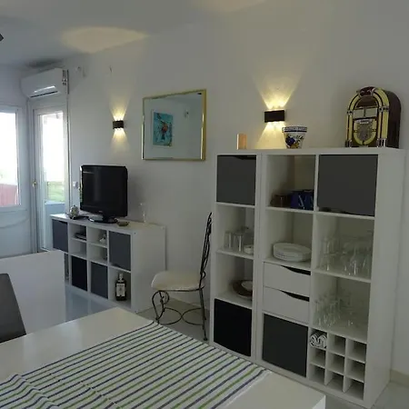 Moderno Y Renovado En Zona Residencial *